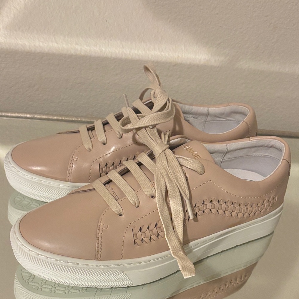 Elegant Women's Tan Sneakers
